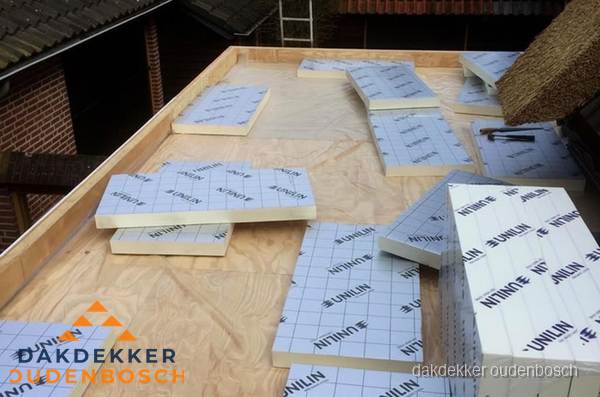 PIR isolatieplaten leggen op plat dak in Oudenbosch PIR isolatieplaten leggen op plat dak in Oudenbosch