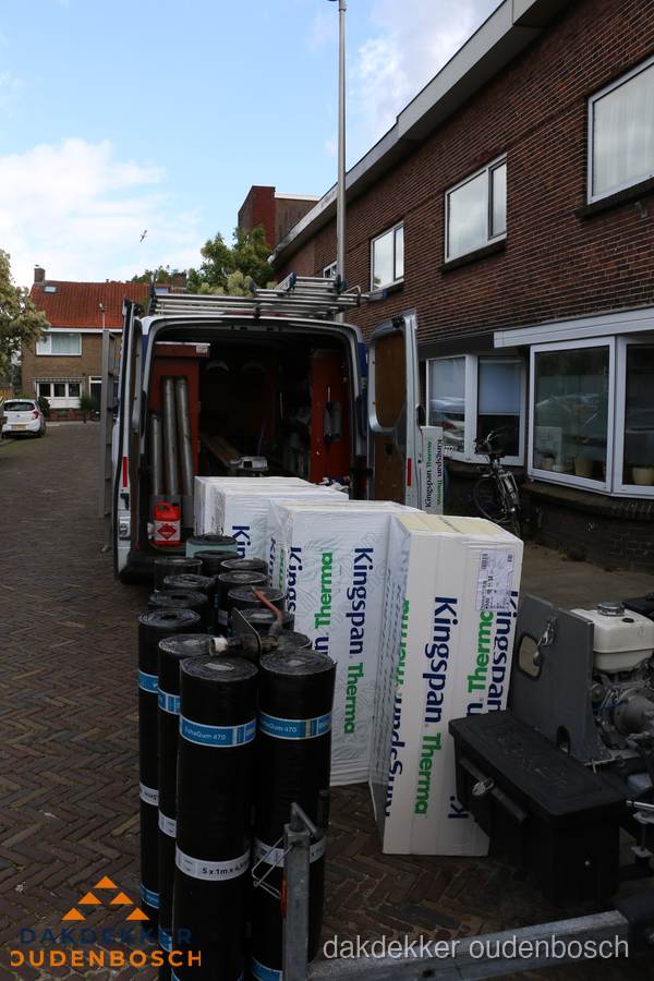 Levering van Kingspan isolatieplaten en bitumenrollen voor dakproject in Oudenbosch Levering van Kingspan isolatieplaten en bitumenrollen voor dakproject in Oudenbosch