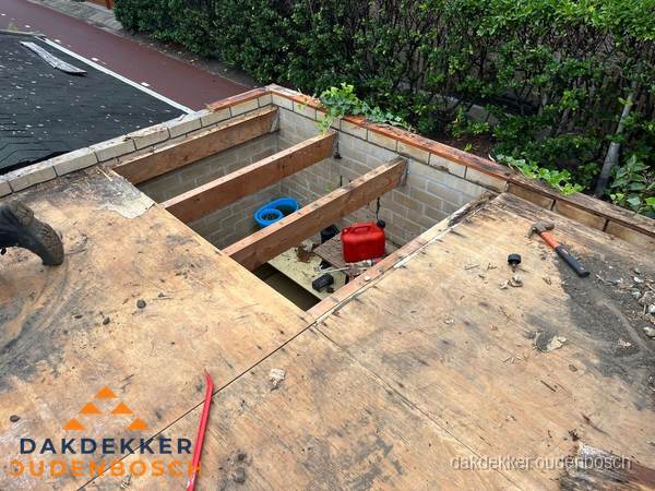 Plat dak vervangen met open constructie in Oudenbosch Plat dak vervangen met open constructie in Oudenbosch