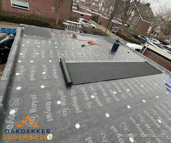 Dakrenovatie plat dak met bitumen dakbedekking in Oudenbosch Dakrenovatie plat dak met bitumen dakbedekking in Oudenbosch