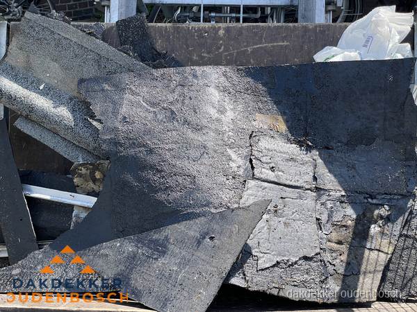 Kosten dakrenovatie: afvoer oud dakmateriaal in Oudenbosch Kosten dakrenovatie: afvoer oud dakmateriaal in Oudenbosch