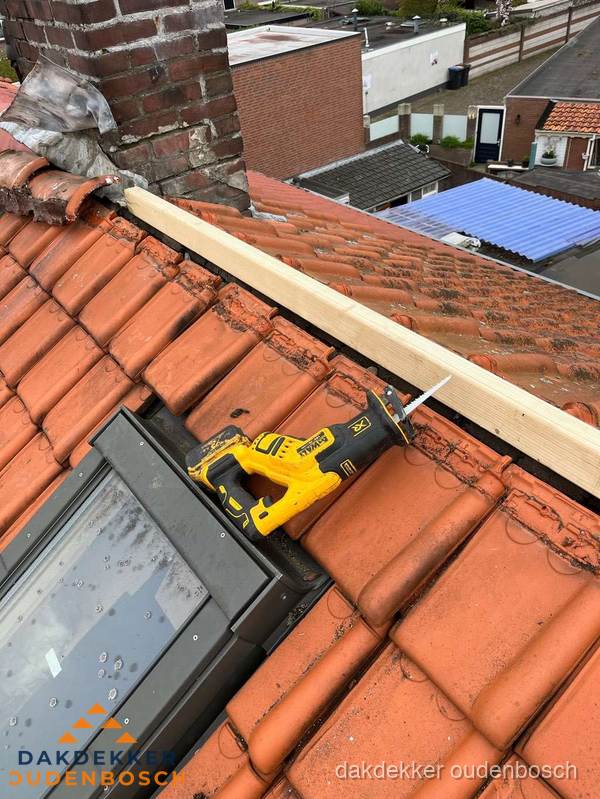 Kosten dak vervangen: werkzaamheden aan pannendak in Oudenbosch Kosten dak vervangen: werkzaamheden aan pannendak in Oudenbosch