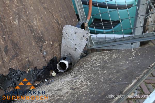 Dakdekkers gasbrander voor bitumen werkzaamheden in Oudenbosch Dakdekkers gasbrander voor bitumen werkzaamheden in Oudenbosch